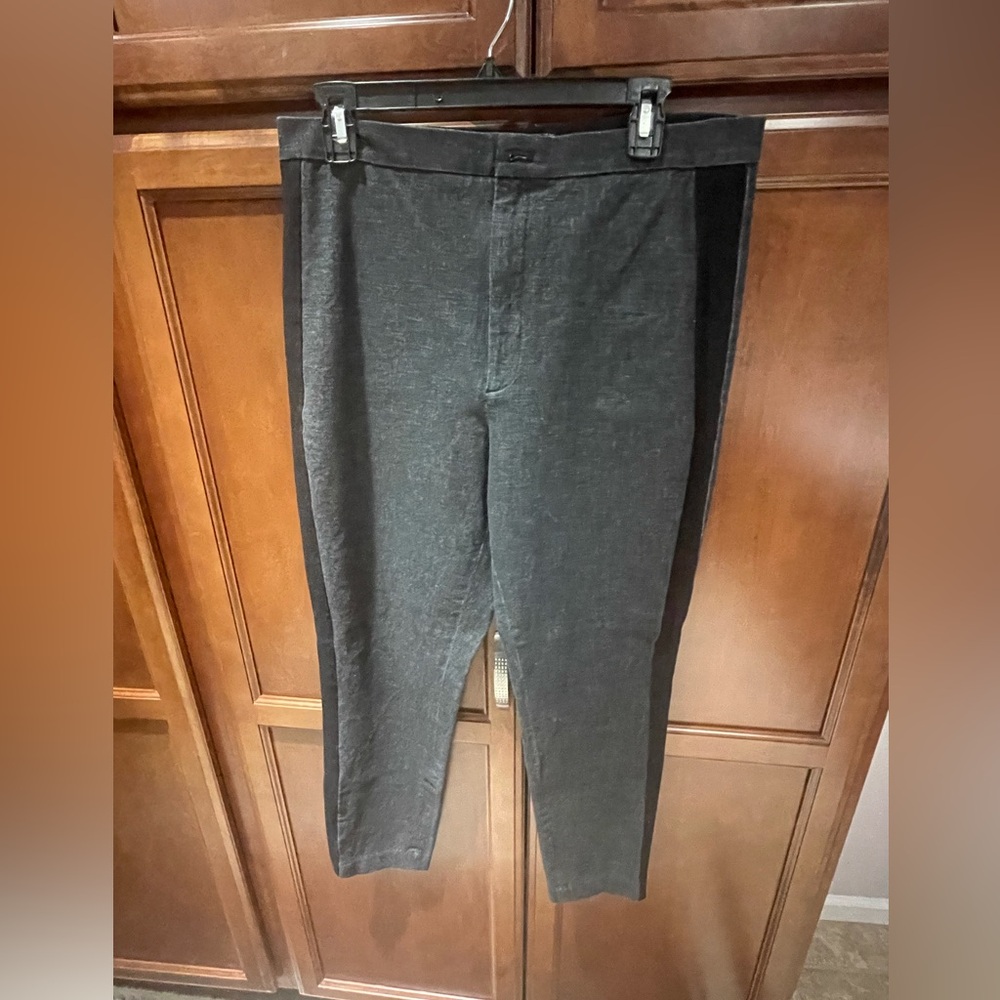 Banana Republic blackish/grey ankle pant w/ solid black stripe on side. Size 14